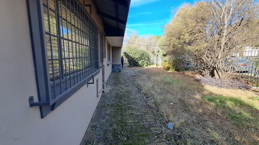 7 Bedroom Property for Sale in Willows Free State